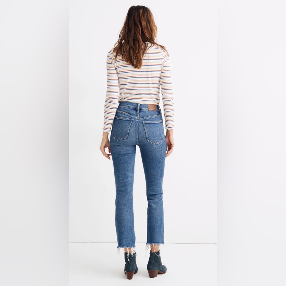 Madewell Cali Demi-Boot Jeans in Fleetwood Wash- Raw Hem-Size 27” - Picture 5 of 14